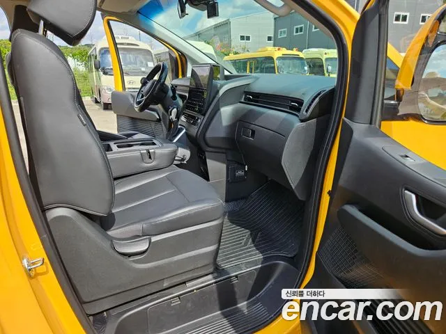 Hyundai Staria 2025 thumb 8