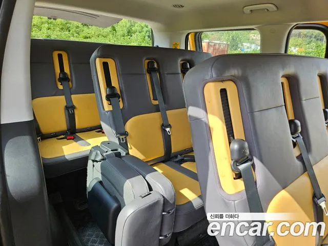 Hyundai Staria 2025 thumb 10
