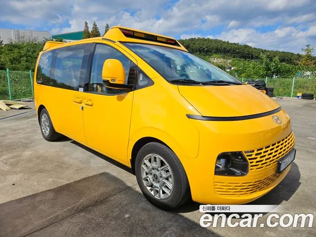 Hyundai Staria 2025 thumb 12