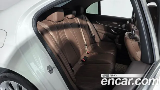 Mercedes-Benz E-Класс 2018 thumb 10