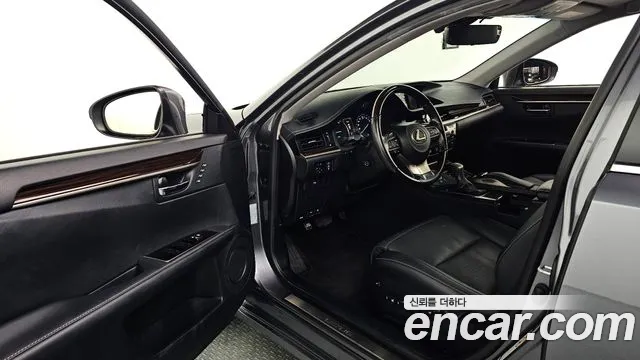 Lexus ES 2016 thumb 9