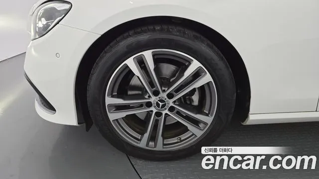 Mercedes-Benz E-Класс 2023 thumb 4