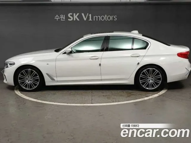BMW 5-Series 2019 thumb 3