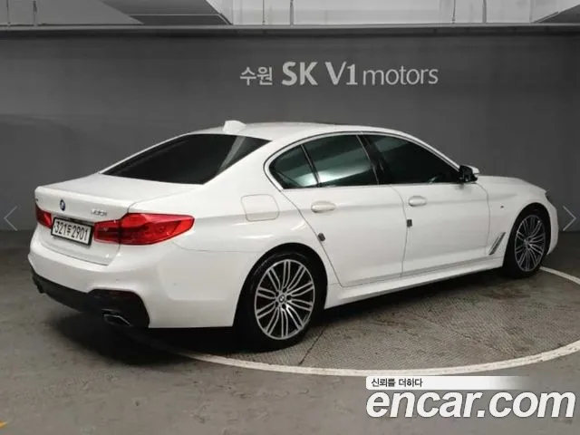 BMW 5-Series 2019 thumb 4