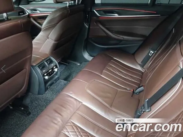 BMW 5-Series 2019 thumb 8