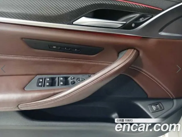 BMW 5-Series 2019 thumb 9