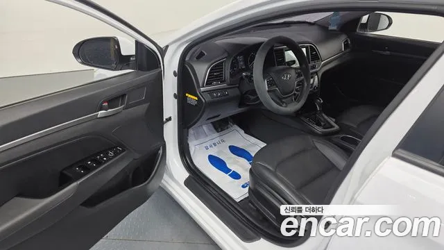 Hyundai Avante 2017 thumb 10