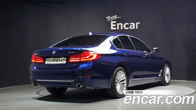 BMW 5-Series 2019 thumb 2