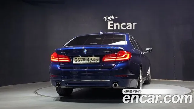 BMW 5-Series 2019 thumb 4