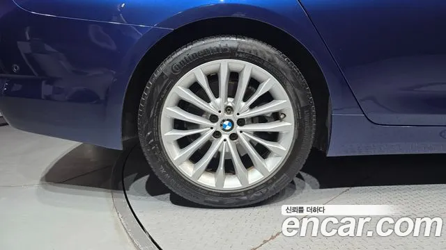 BMW 5-Series 2019 thumb 5
