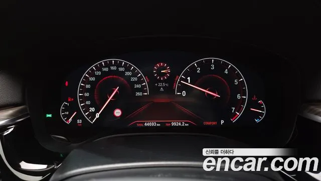 BMW 5-Series 2019 thumb 8