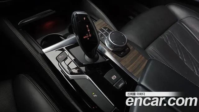 BMW 5-Series 2019 thumb 9