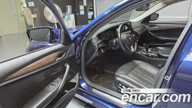 BMW 5-Series 2019 thumb 10