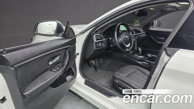BMW 4-Series 2019 thumb 10