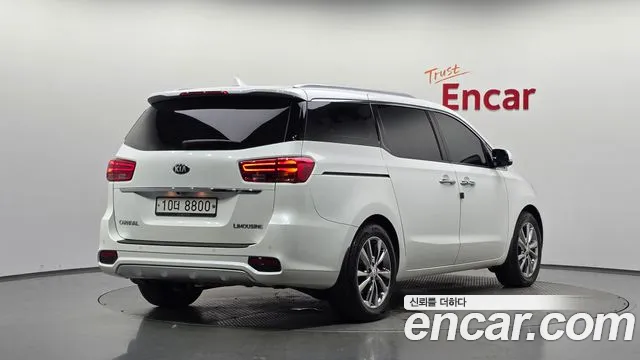 Kia Carnival 2019 thumb 2