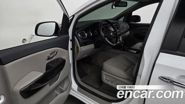 Kia Carnival 2019 thumb 10