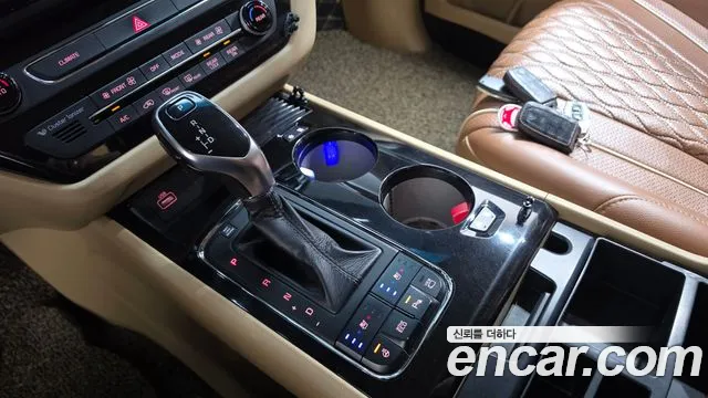 Kia Carnival 2016 thumb 9