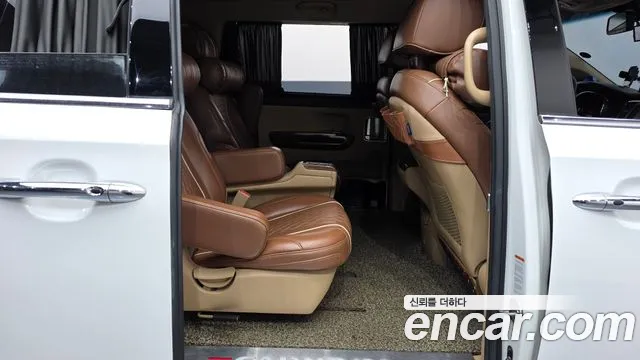 Kia Carnival 2016 thumb 12