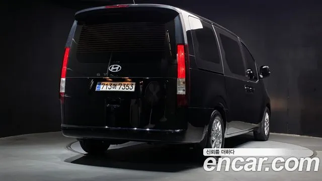 Hyundai Staria 2025 thumb 2