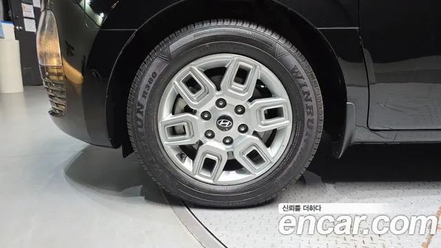 Hyundai Staria 2025 thumb 5