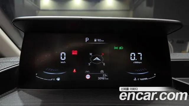 Hyundai Staria 2025 thumb 8