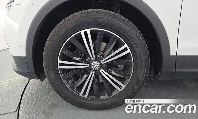 Volkswagen Tiguan 2019 thumb 5