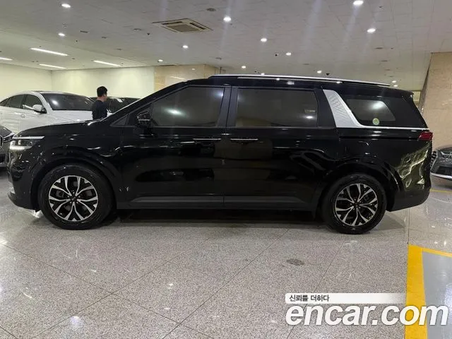 Kia Carnival 2021 thumb 3