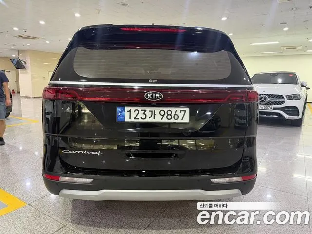 Kia Carnival 2021 thumb 4