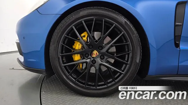 Porsche Panamera 2018 thumb 4
