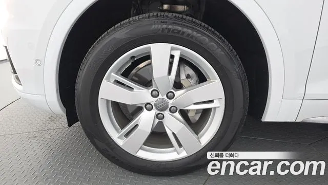 Audi Q5 2020 thumb 4