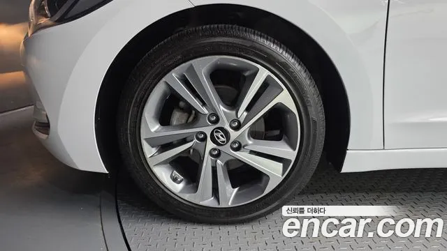 Hyundai Avante 2017 thumb 5