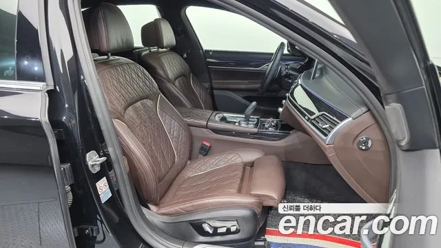 BMW 7-Series 2021 thumb 11