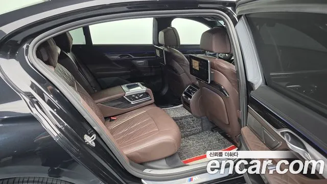 BMW 7-Series 2021 thumb 12