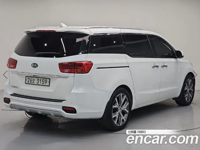 Kia Carnival 2018 thumb 4