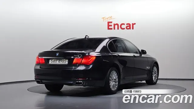 BMW 7-Series 2010 thumb 2