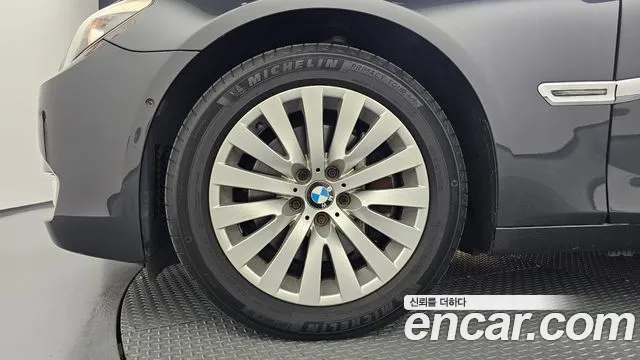 BMW 7-Series 2010 thumb 5