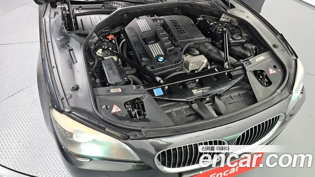 BMW 7-Series 2010 thumb 6