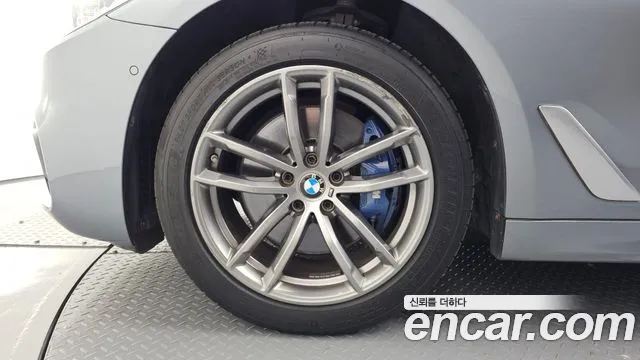 BMW 5-Series 2017 thumb 5