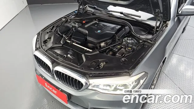 BMW 5-Series 2017 thumb 6