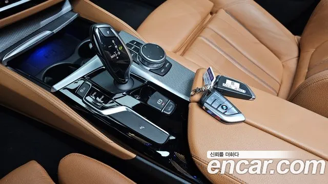BMW 5-Series 2017 thumb 9