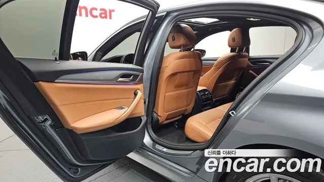 BMW 5-Series 2017 thumb 12
