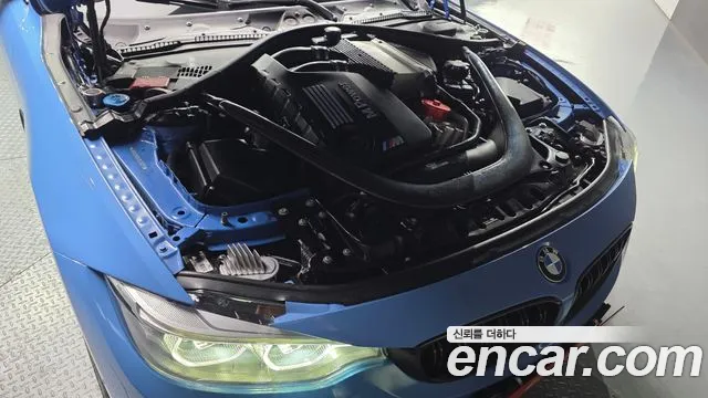 BMW M4 2018 thumb 6