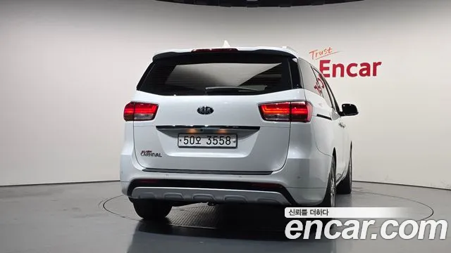 Kia Carnival 2014 thumb 4