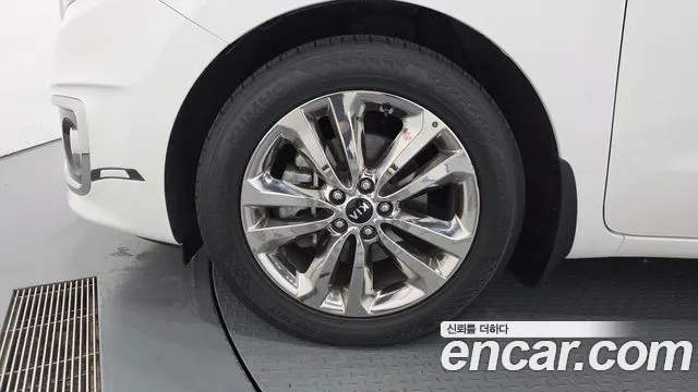 Kia Carnival 2014 thumb 5