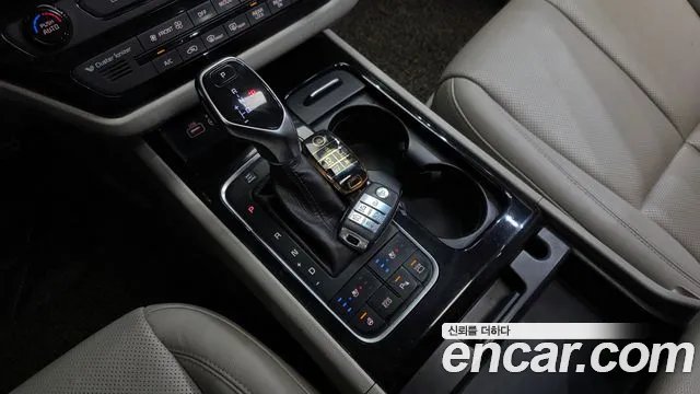 Kia Carnival 2014 thumb 9