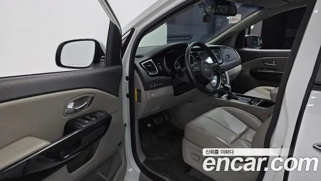 Kia Carnival 2014 thumb 10