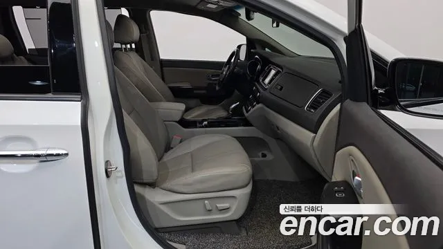 Kia Carnival 2014 thumb 11