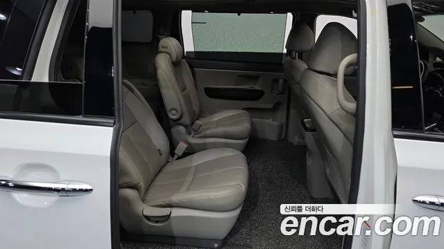 Kia Carnival 2014 thumb 12