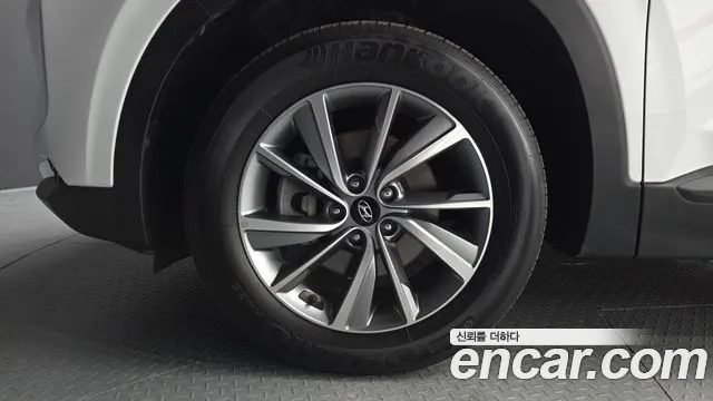 Hyundai Santa Fe 2019 thumb 4