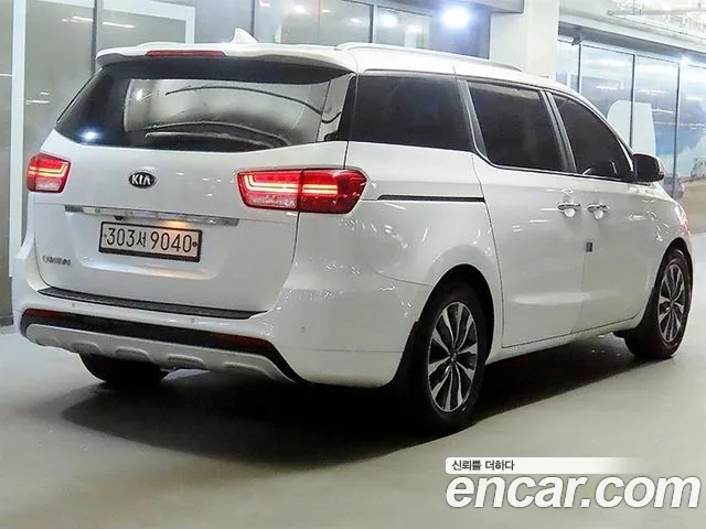 Kia Carnival 2015 thumb 2